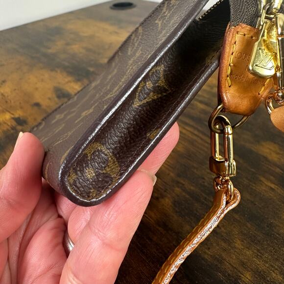 Louis Vuitton Monogram Bucket Accessories Pochette Bag - Picture 7 of 11